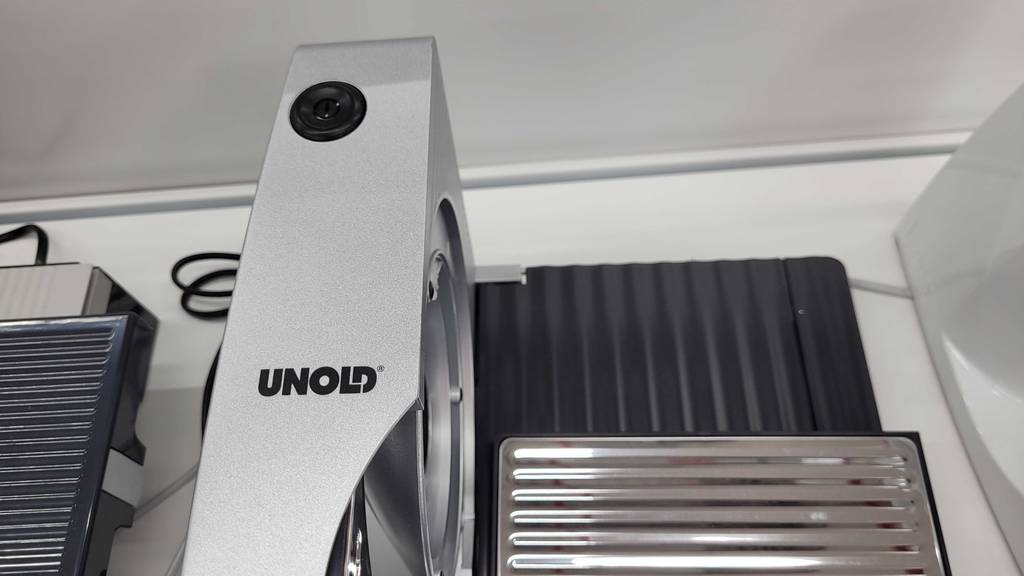 Blick von oben auf einen getesteten Allesschneider klappbar von Unold.