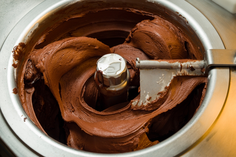 Unold-Eismaschine-Test: Eine Unold-Eismaschine, mit der Schokoladeneis hergestellt wurde.