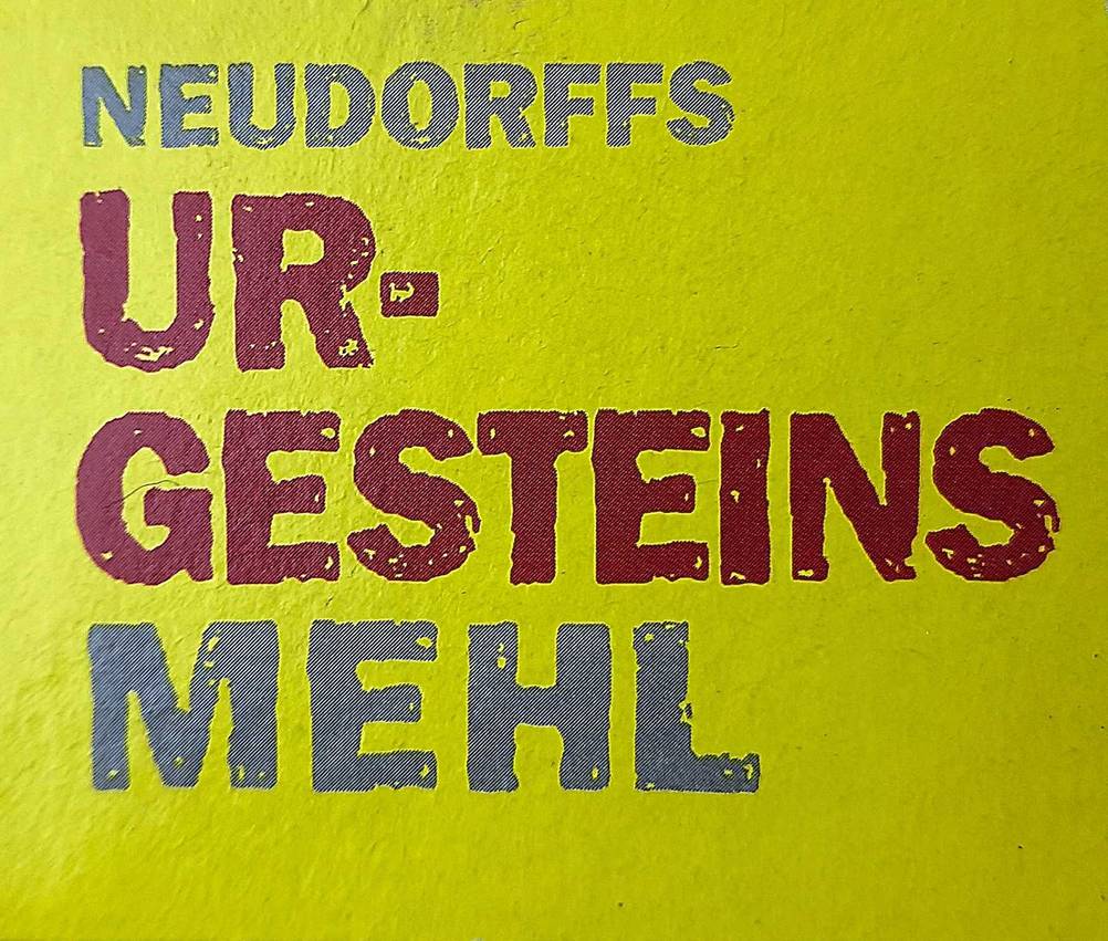 Urgesteinsmehl-Test: Nahaufnahme der Artikelbezeichnung.