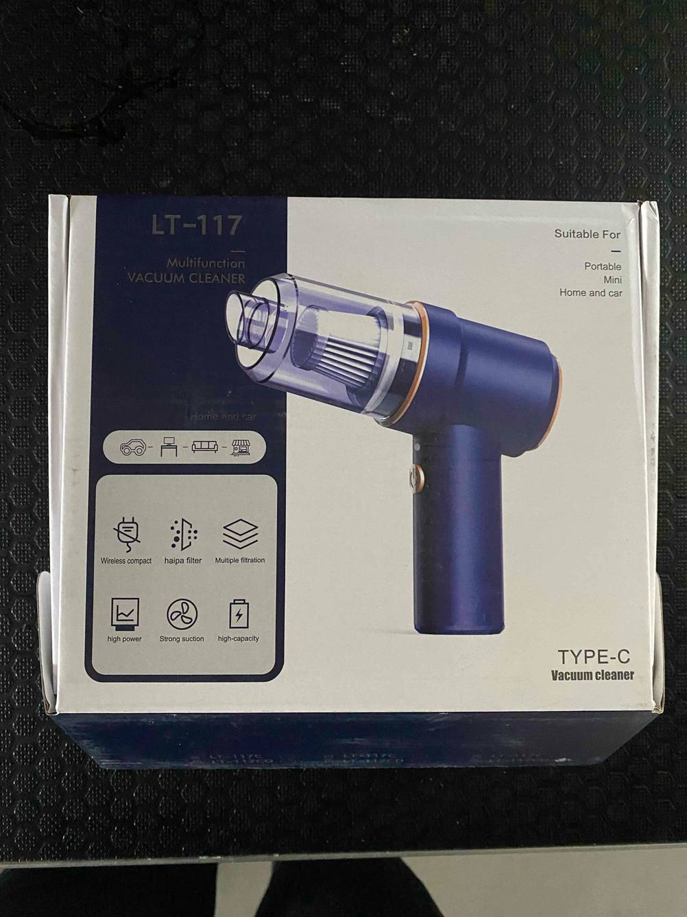 Die Verpackung des getesteten USB-Staubsaugers von oben mit Logo und Artikelbezeichnung.