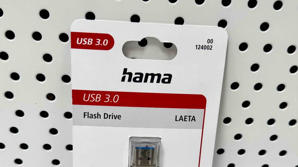 USB-Stick (16GB) im Test: Nahaufnahme der Verpackung mit Logo und Artikelbezeichnung.