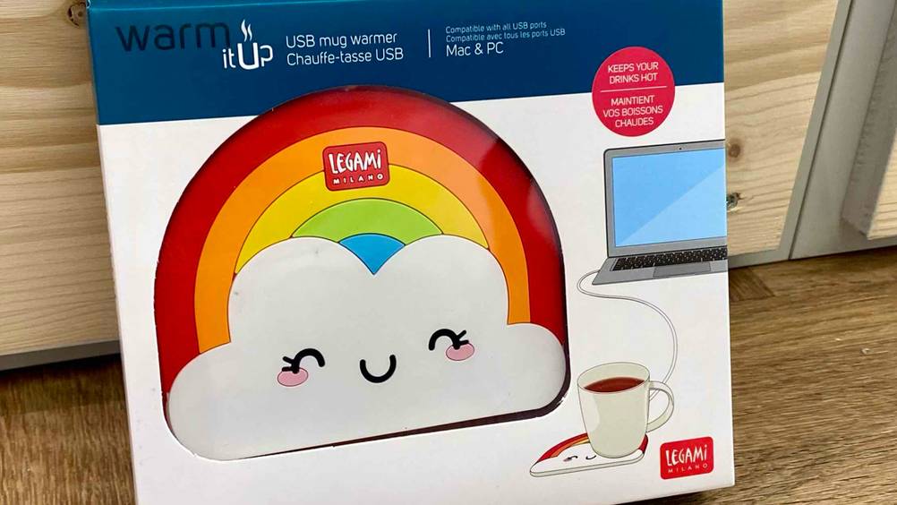 Nahaufnahme der Verpackung eines getesteten USB-Tassenwärmers.