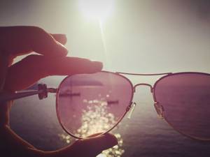 In Tests gängiger polarisierter Sonnenbrillen wird der UV-Schutz bewertet.