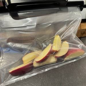 Vakuumierprozess beim Rommelsbacher VAC 385
