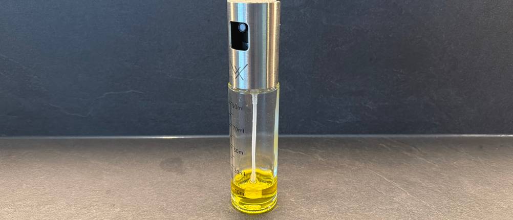 Der Valuxe OilPro-3 steht auf einer Küchenarbeitsplatte