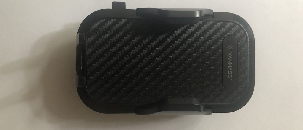 Handyhalterung fürs Auto im Test: Nahaufnahme einer Handyhalterung in horizontaler Ausrichtung