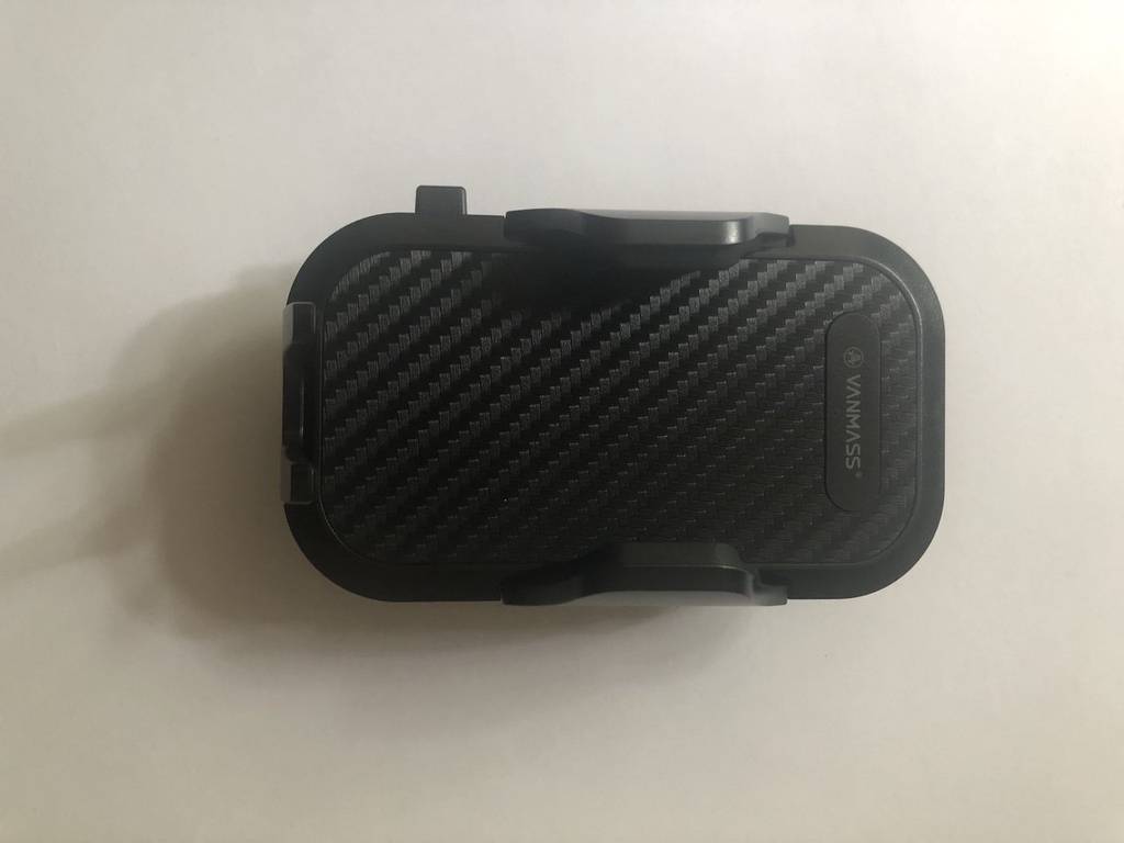 Handyhalterung fürs Auto im Test: Nahaufnahme einer Handyhalterung in horizontaler Ausrichtung