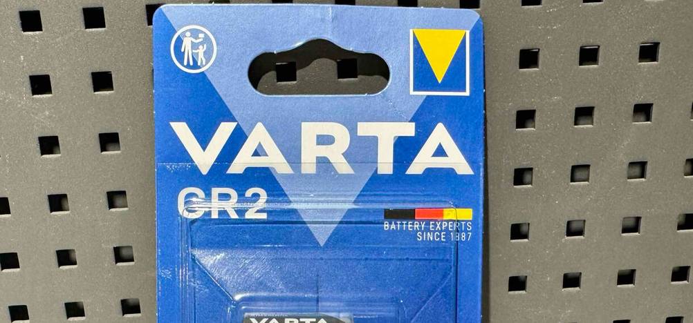 Varta-Batterie getestet: Nahaufnahme der Verpackung mit Logo und Artikelbezeichnung.