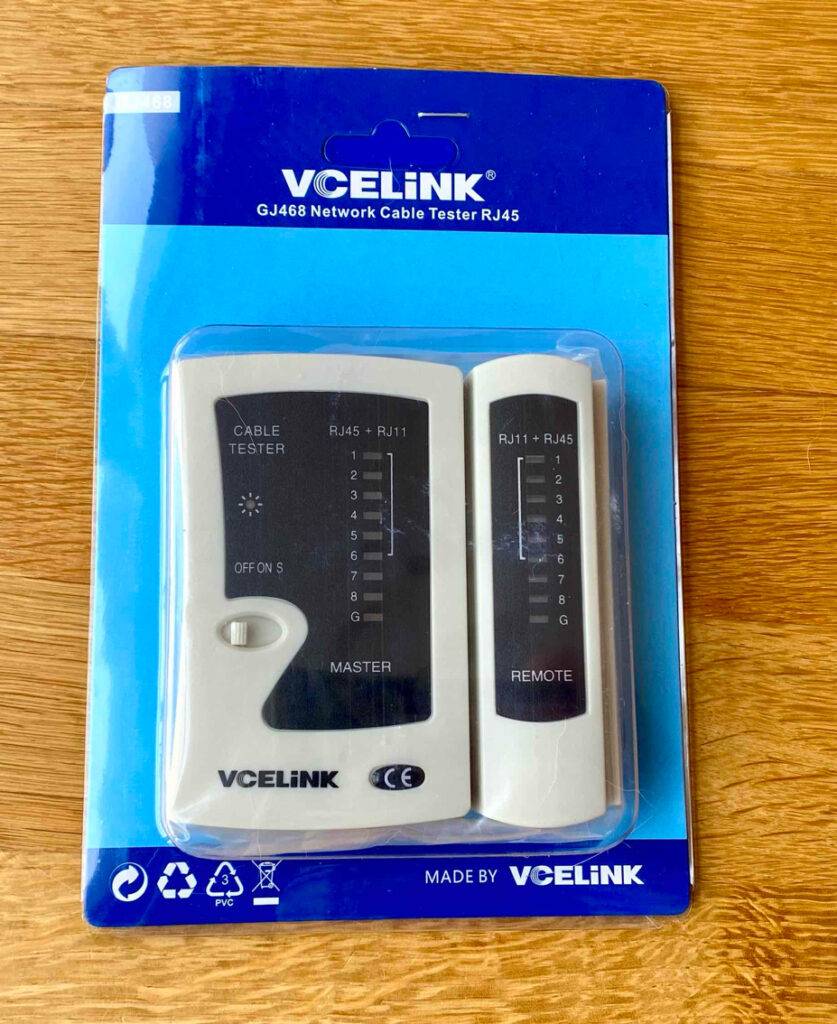 Im Test: ein Kabeltester RJ45 der Marke VCLiNK. Detailansicht der Messskala.