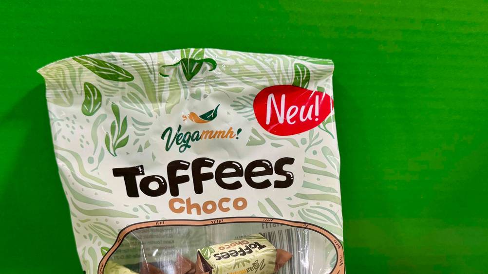 Vegane Süßigkeiten getestet: Nahaufnahme der Vorderseite der Verpackung mit Logo.