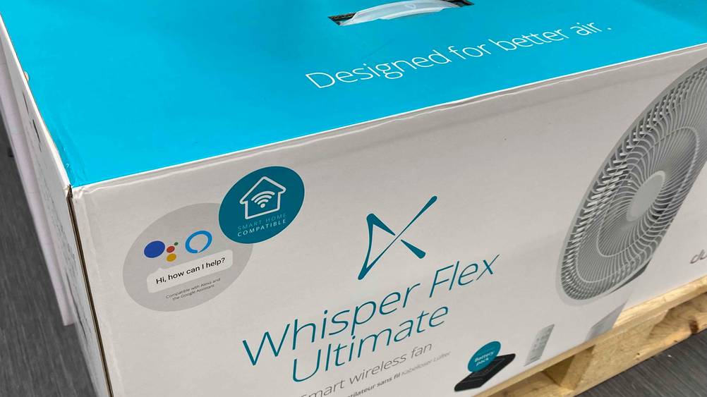 Ventilator getestet: Eine Originalverpackung auf einer Holzpalette.