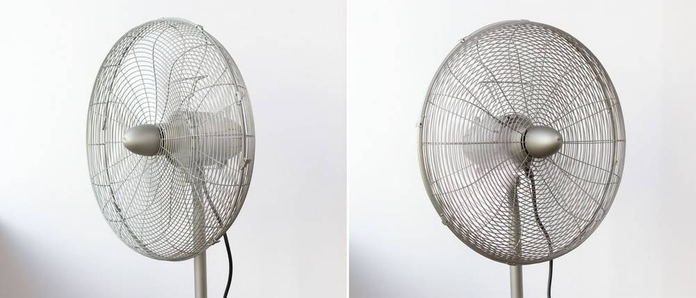 Collage mit zwei Bildern eines Ventilators, bei dem der Kopf nach links und rechts schwenkt (also oszilliert).