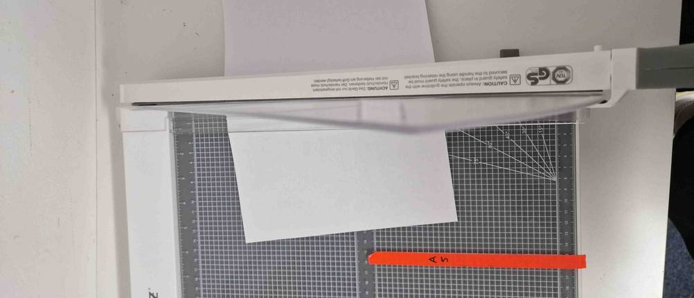 Leitz-Papierschneidemaschine.