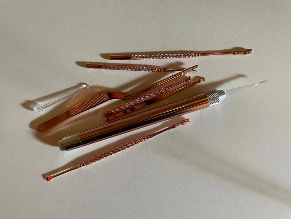 Ohrenschmalz-Entferner-Set aus Kupfer.
