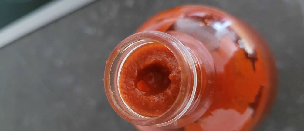 Huy Fong Sriracha Hot Chili-Sauce.