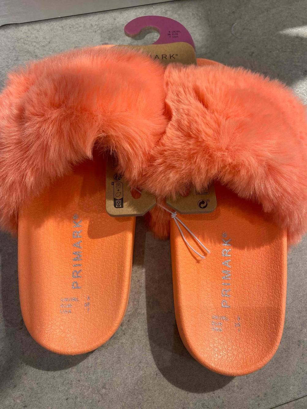 Hausschuhe von Primark.