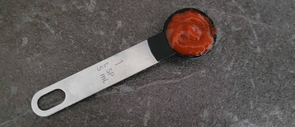 Huy Fong Sriracha Hot Chili-Sauce.