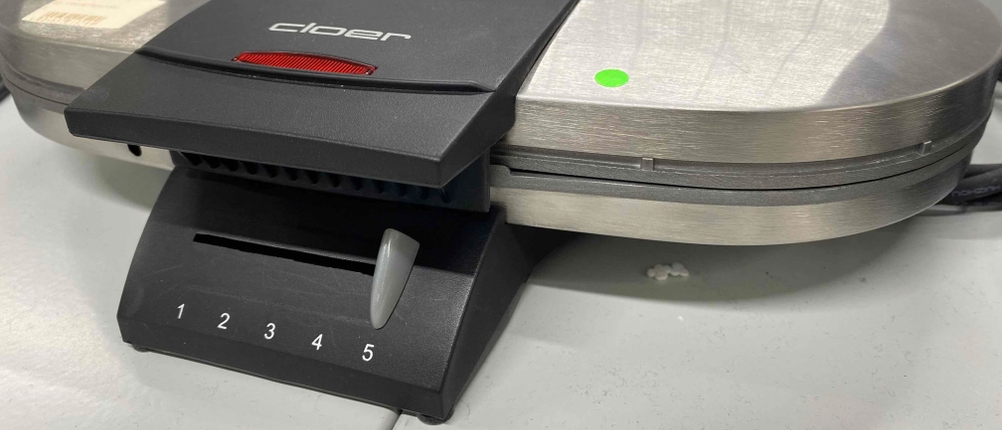 Stufeneinstellung des Cloer-1329-Doppelwaffeleisens