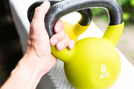 Hop-Sport Gusseisen Kettlebell mit Neoprenüberzug 20kg