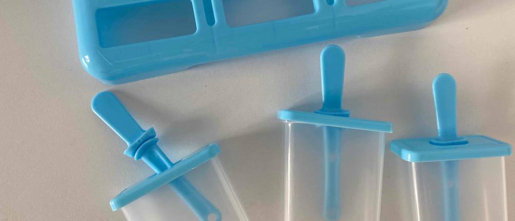 Blaue Eisformen der Marke Ansmio.