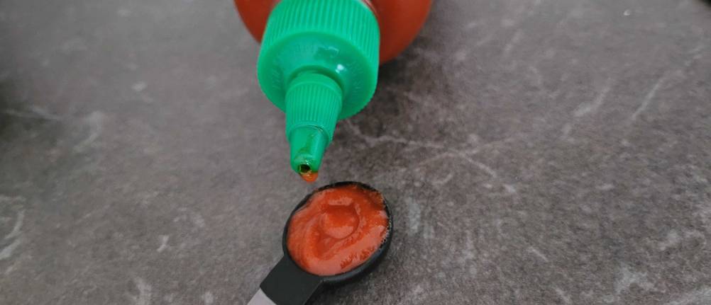 Huy Fong Sriracha Hot Chili-Sauce.