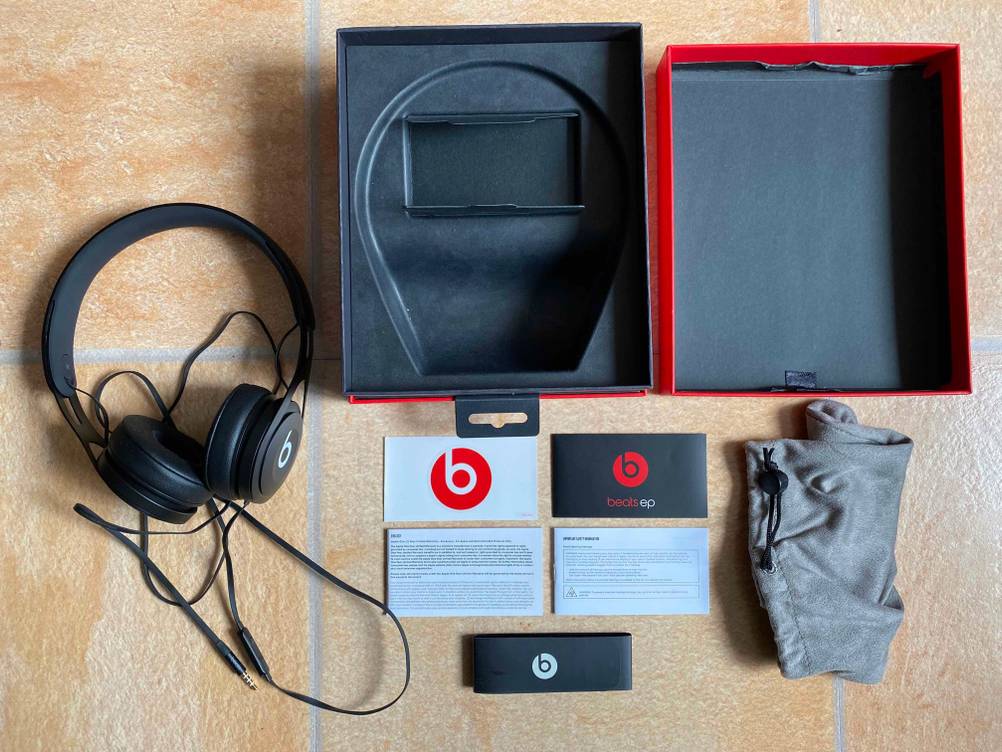 Kopfhörer der Marke Beats.