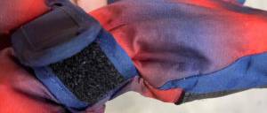 Damen-Skihandschuhe-Test: Nahaufnahme des Klettverschlusses eines Skihandschuhs.