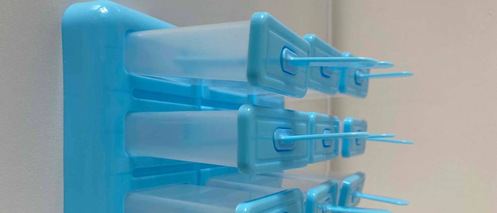 Blaue Eisformen der Marke Ansmio.