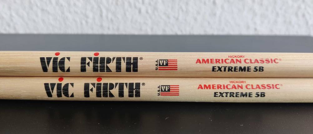 Drumsticks Vic Firth.