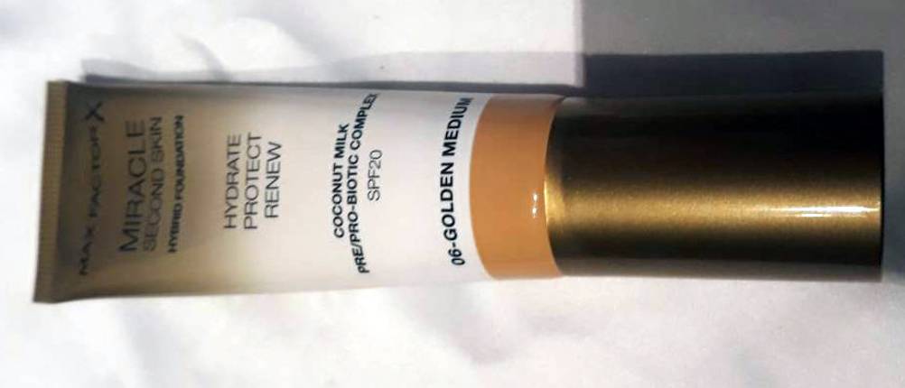Max-Factor-Foundation Miracle Second Skin.