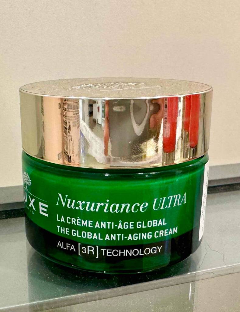 Detailaufnahme des 50-ml-Tiegels mit der getesteten Nuxe-Gesichtscreme.
