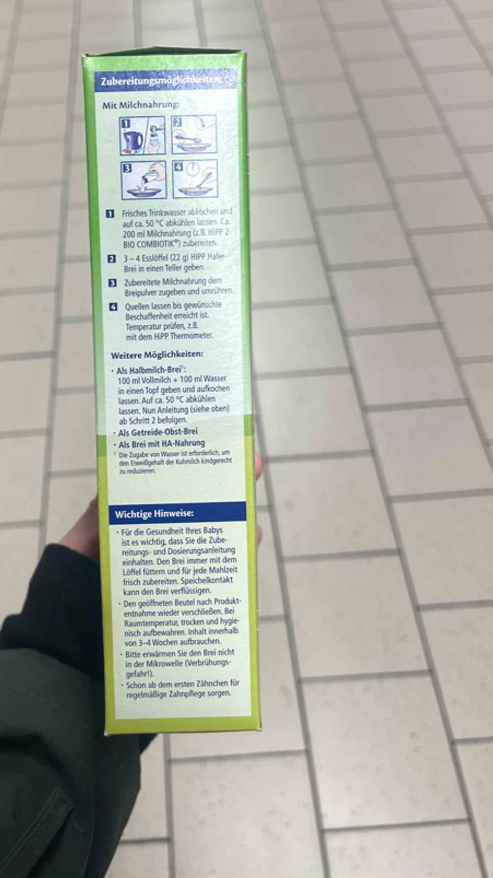 Nahaufnahme der Zubereitungsanleitung auf der Seitenwand einer Packung mit dem Getreidebrei im Test.