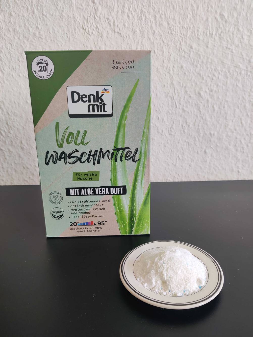 Denk-mit Waschpulver-Karton.