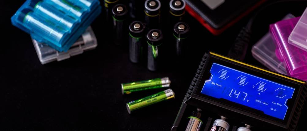 verschiedene-batterien-akkus-aufladen