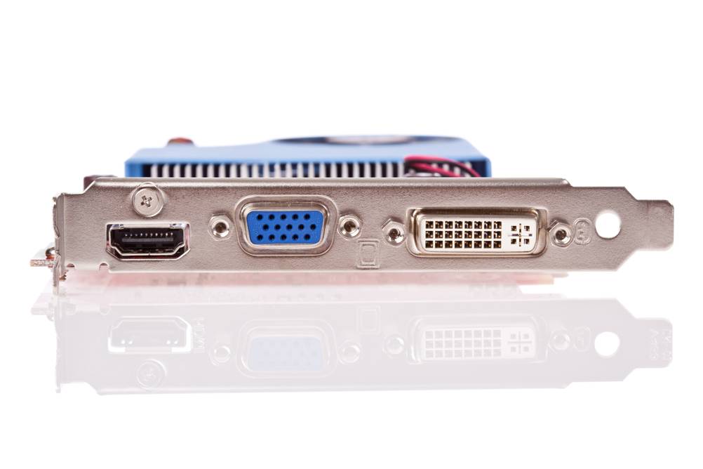 VGA-HDMI-Adapter im Test: Eine Grafikkarte mit Anschlüssen für HDMI und VGA sowie DVI.