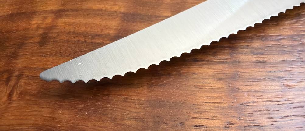 Die Spitze vom Victorinox-Swiss-Classic-Steakmesser in Nahaufnahme