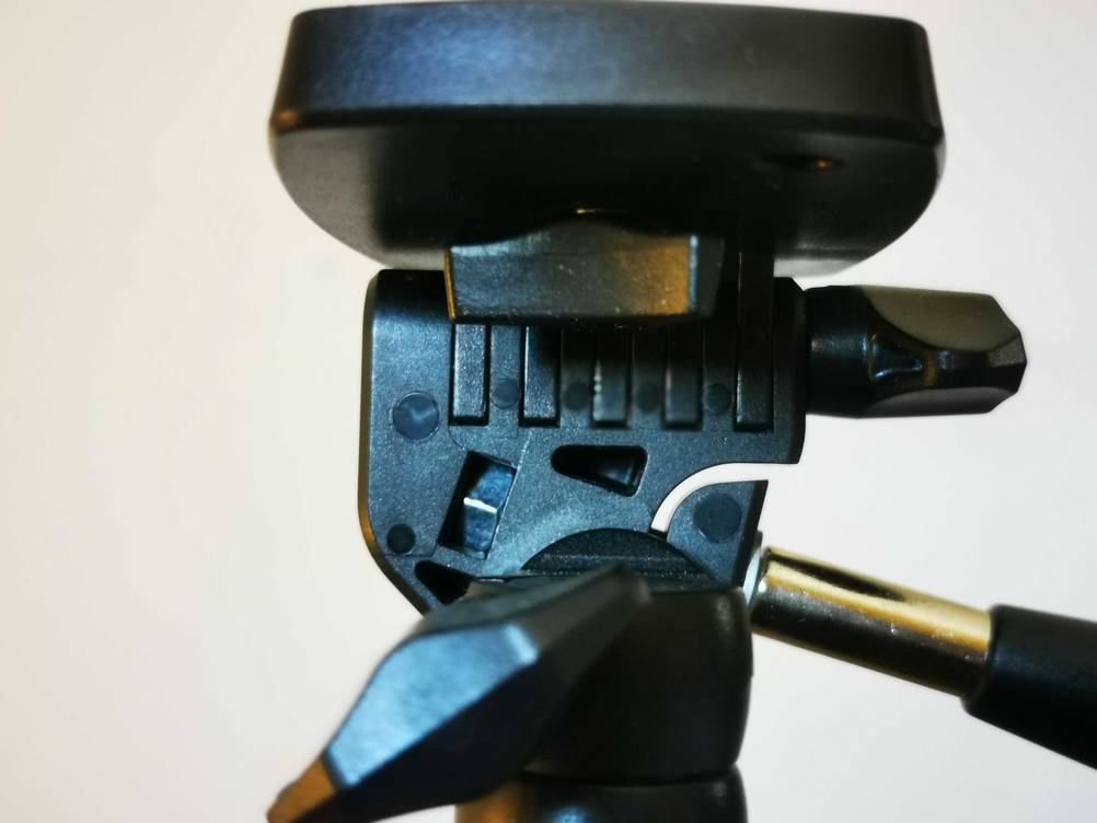 Videostativ im Test: Nahaufnahme des Schwenkkopfes.