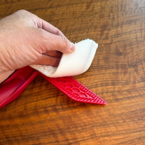 Der Bezug hält beim Vileda 123400 per Klettverschluss.