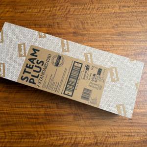 Der Karton vom Vileda Steam Plus liegt auf einem Tisch