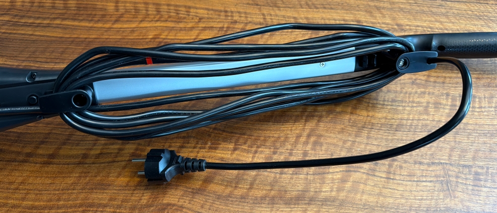 Das Kabel ist auf der Rückseite vom Vileda Steam Plus aufgewickelt