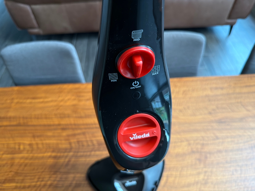 Ein Drehregler am Vileda Steam Plus