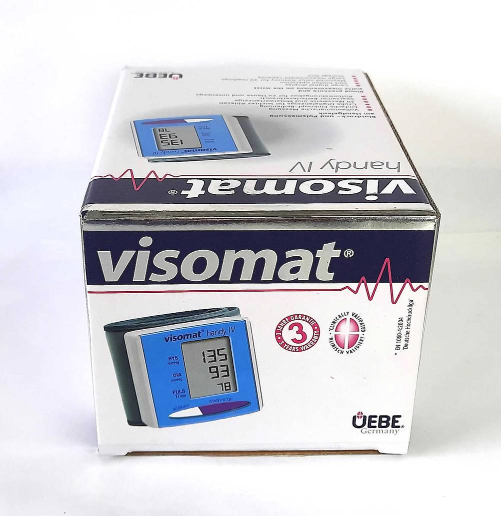Getestet: Die Verpackung des Visomat-Blutdruckmessgerät von oben liegend.