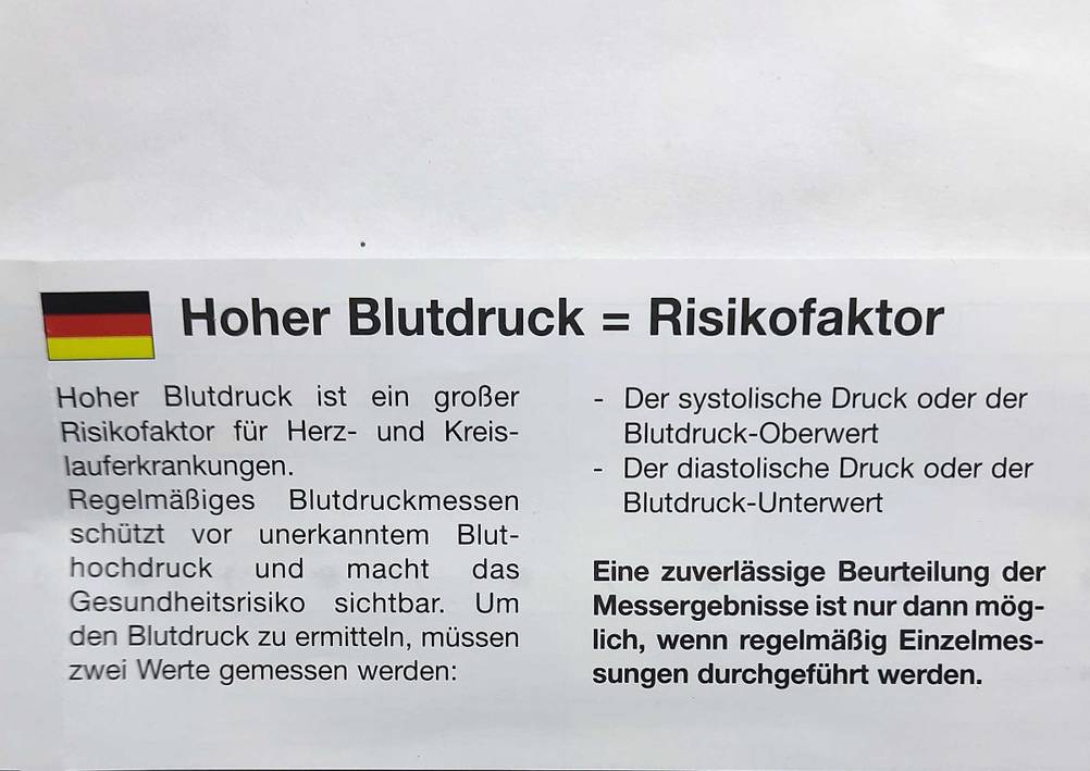 Visomat-Blutdruckmessgerät getestet: Nahaufnahme der Packungsbeilage mit Informationen.
