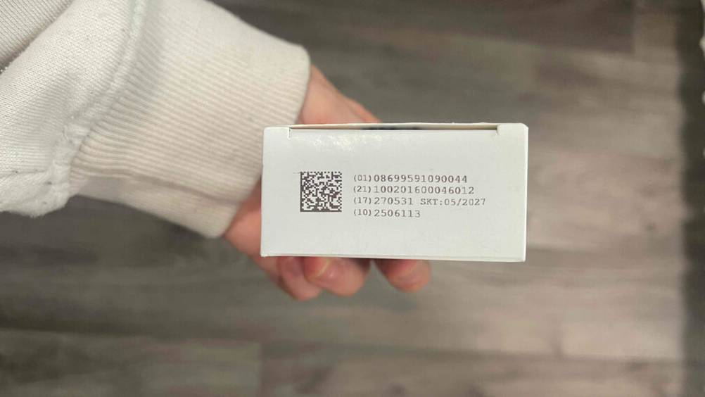 Vitamin B1 getestet: Nahaufnahme der Verpackung mit QR-Code.