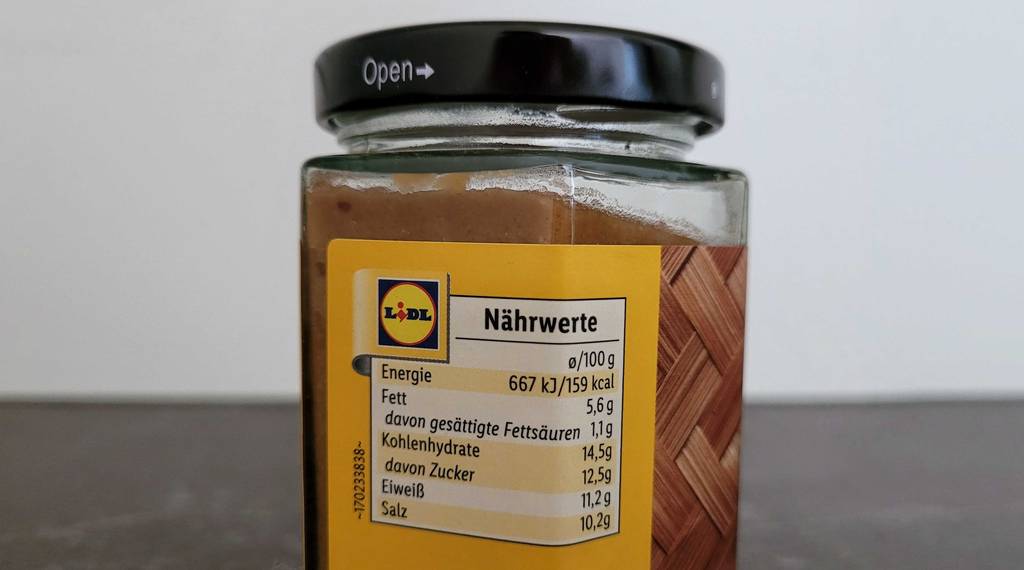 Miso-Paste im Test: Rückseite eines Glases mit Nährwertangaben.