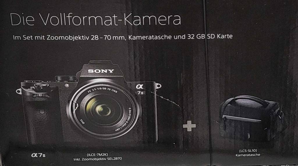 Vollformatkamera von Sony getestet: Auf Verpackung ist Kamera abgebildet.