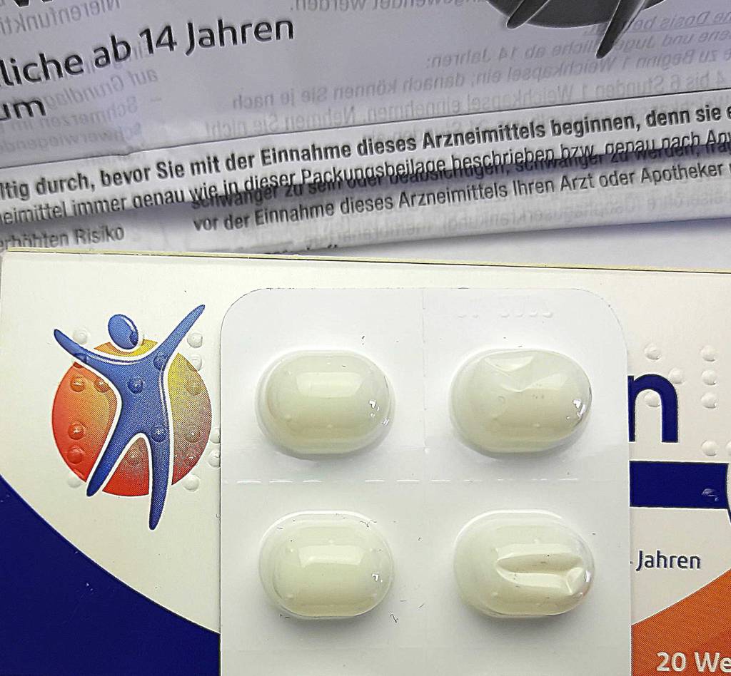 Im Test: Schmerzmittel von Voltaren befindet sich im Blister auf der Originalverpackung.