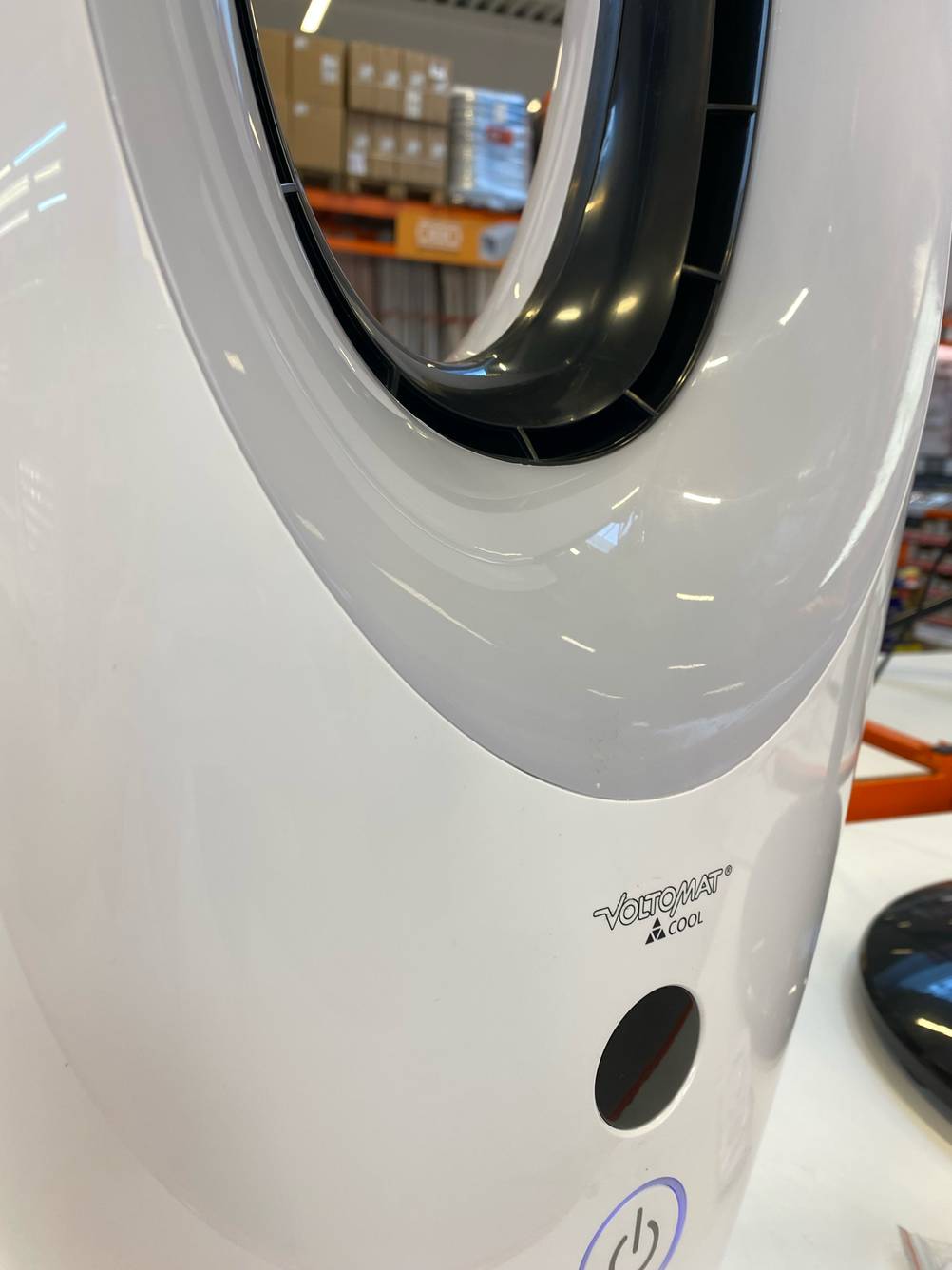 Ventilator ohne Rotor-Test: Detailansicht des Materials und Designs eines Geräts.