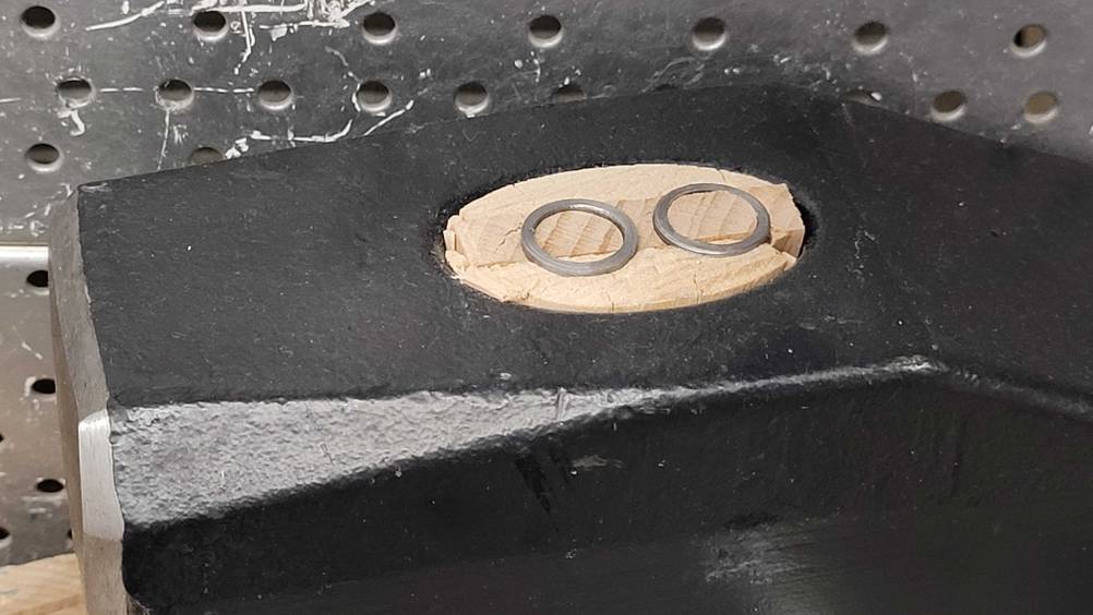 Nahaufnahme des Hammerkopfes im Test von oben.