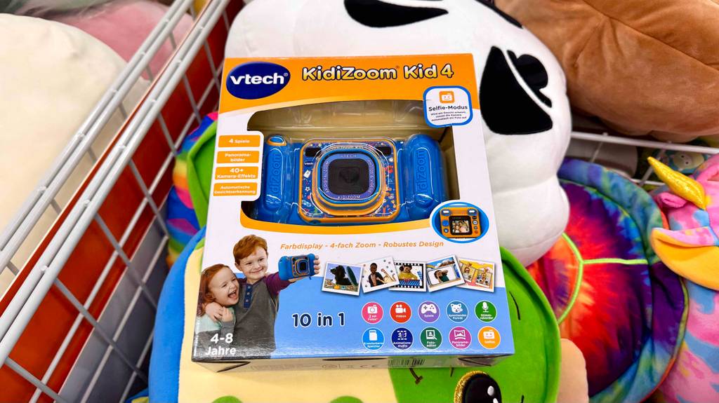 Auf der Verpackung einer Vtech-Kidizoom im Test stehen die bebilderten Funktionen.
